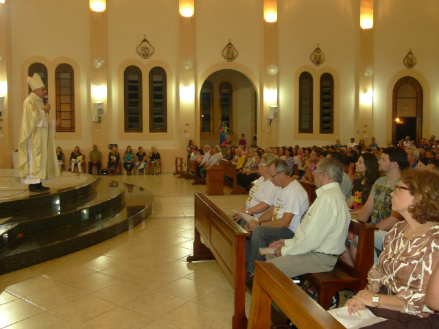 Celebração de Corpus Christi reúne mais de 2 mil fiéis em Três Lagoas fiéis se concentraram na Catedral Sagrado Coração de Jesus para a missa que foi presidida pelo Bispo Dom Luiz Knupp (Foto: Assessoria)