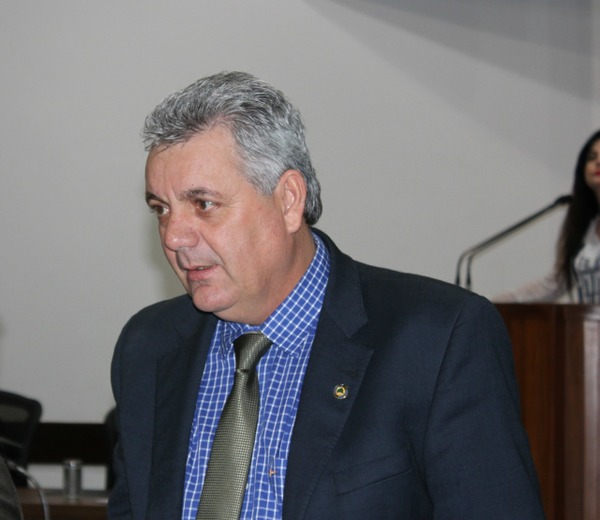 Prefeito recebe empresários e polícias para combinar chegada de combustível a Três Lagoas Prefeito vai se reunir com empresários e polícias para tentar resolver a questão da falta de combustível na cidade. Foto: Arquivo/Perfil News