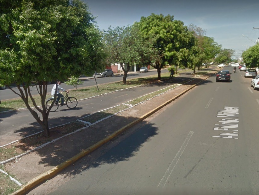 Com barra de ferro, dupla espanca homem na Filinto Muller Fato aconteceu na Avenida Filinto Muller, uma das principais da cidade. (Foto: Reprodução/Google).