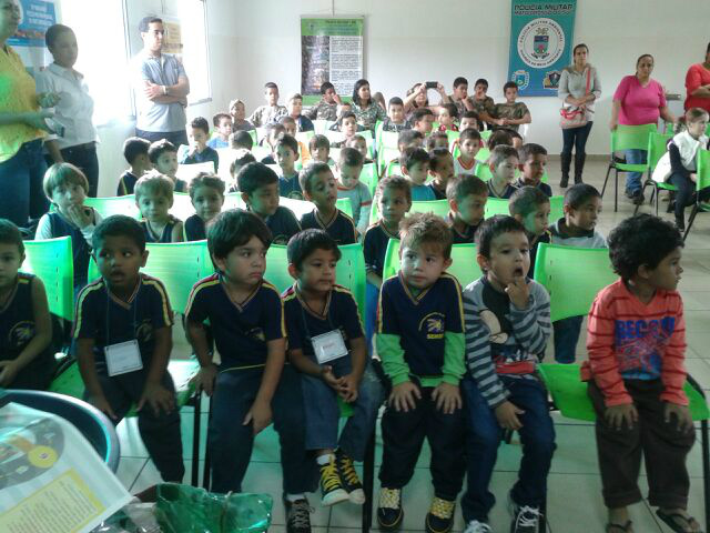 Crianças participam de palestra em relação ao respeito ao meio ambiente. ( Foto: Divulgação) 