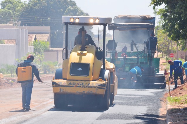 Bairro de Três Lagoas recebe quase um quilômetro de asfalto com recursos próprios da Prefeitura