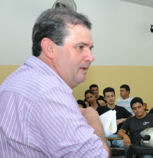 Deputado Eduardo Rocha ministra palestra sobre Drogas na AEMS