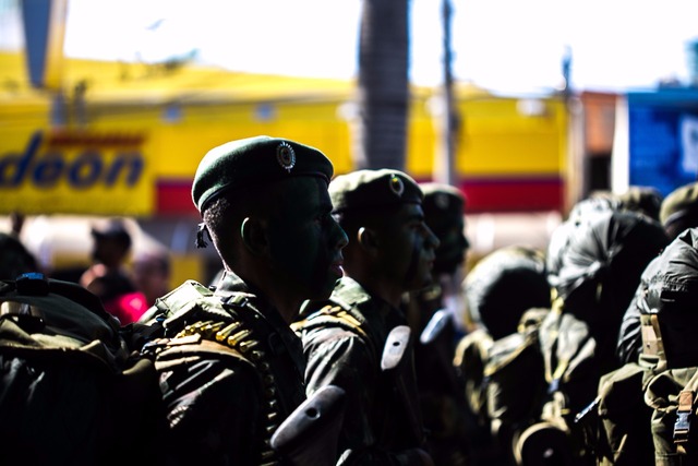 Exército entrou logo após a Banda Marcail Cristo Redentor(Foto: Ygor Andrade / Perfil News)
