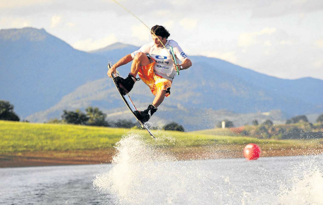Os principais atletas do wakeboard nacional participam entre sexta-feira e domingo, no Nasa Park, em Campo Grande (Foto: Divulgação)