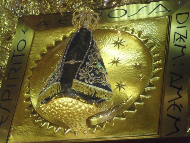 Imagem Peregrina de Nossa Senhora estará em Missa Especial hoje (06) A Imagem de Nossa Senhora que fica em câmara de vidro no Santuário em Aparecida de Norte, está em Três Lagoas para missa especial.(foto: Fábio Jorge)