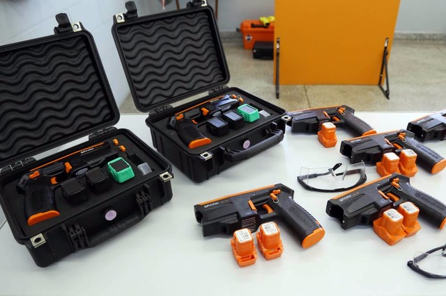 Comissão aprova uso de arma de choque contra menores infratores Armas de choque: texto aprovado na comissão da Câmara modifica o Estatuto da Criança e do Adolescente (Jaelson Lucas/Prefeitura de Curitiba/Divulgação)