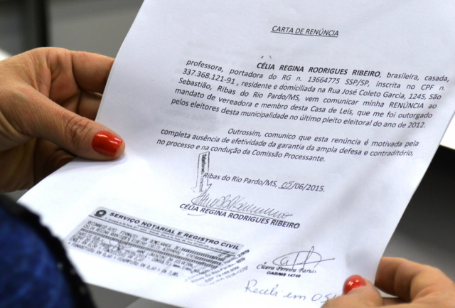 Mais dois vereadores renunciam ao cargo para evitar cassação Carta de renúncia de Célia (foto: Rio Pardo News)