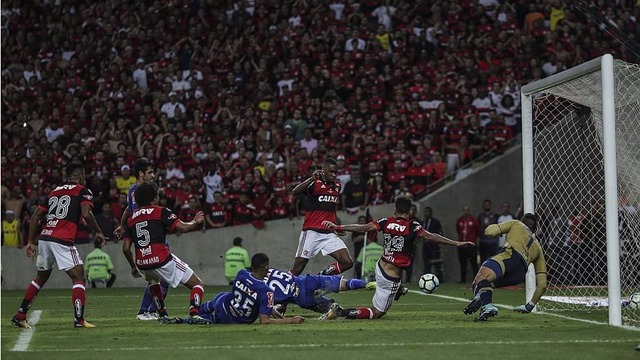 Flamengo e Cruzeiro empataram no primeiro jogo da decisão (Foto: Antonio Lacerda/EFE)