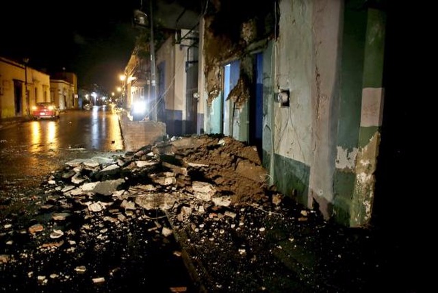 Prédios de Oaxaca danificados após o México ter sido fortemente sacudido por um terremoto de 8,4 pontos de magnitude na escala Richter.  (Foto: Mario Arturo Martinez/EPA/Lusa/direitos reservados)