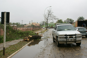 Ciclone extratropical que passou em setembro de 2010 em Três Lagoas deixou rastro de destruição em várias partes da cidade...