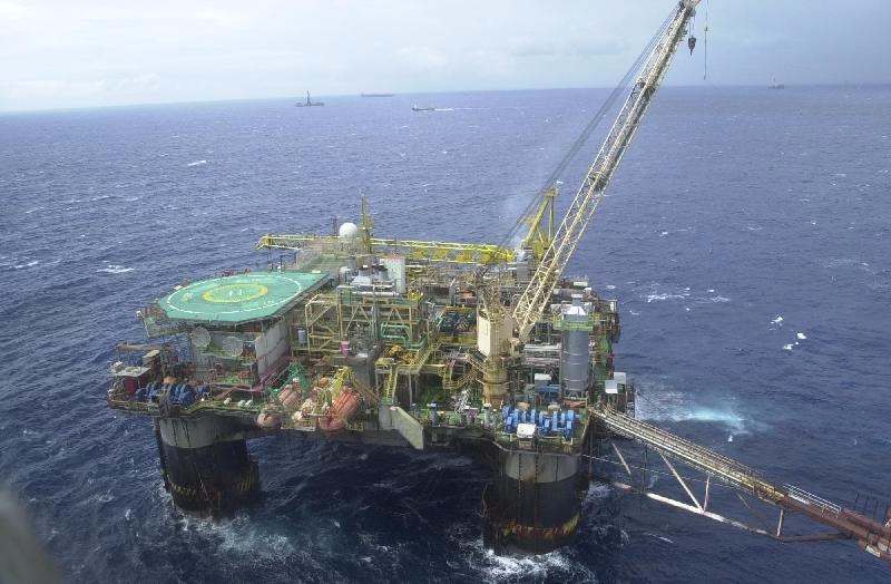 Cresce produção de petróleo e gás natural no país em setembro A produção total nos campos explorados pela companhia nos campos do Brasil e do exterior em setembro, foi de 2,79 milhões de barris de óleo equivalente por dia (petróleo e gás equivalente). (Foto: Arquivo/Agência Brasil)