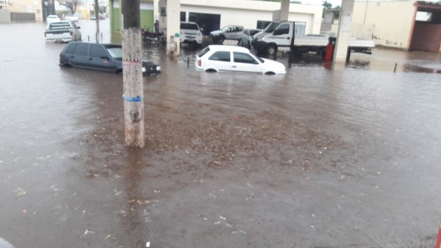 Chuva alaga região central de Paranaíba Imagem da área central de Paranaíba na tarde de hoje. Foto: Arquivo/Perfil News