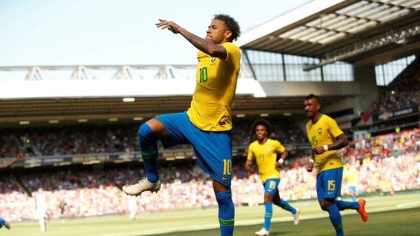 Neymar, que operou o pé há exatos três meses, marca o primeiro na vitória do Brasil sobre a Croácia. Foto: Reuters.