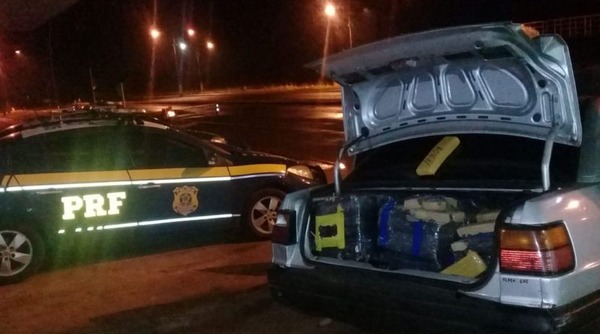 PRF apreende 493kg de maconha após motorista fugir e disparar contra policial Foto: Divulgação PRF.