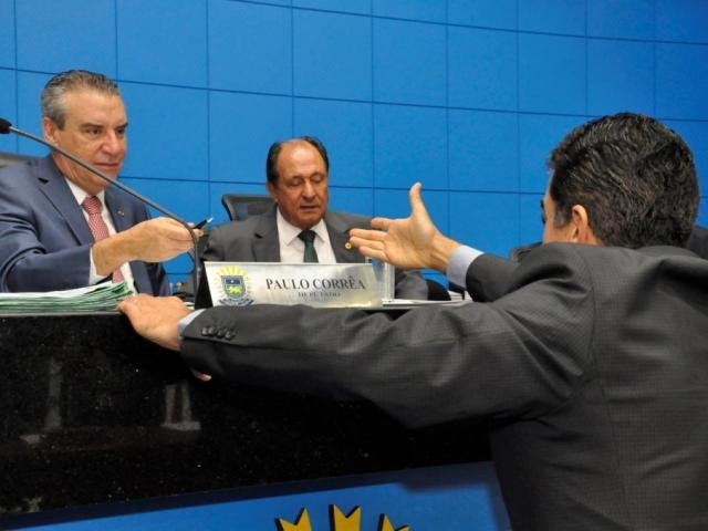 Sem emenda, deputados vão votar criação de promotorias no MPMS Deputados Paulo Corrêa (PSDB), Zé Teixeira (DEM) e Marçal Filho (PSDB), durante sessão (Foto: Assessoria/ALMS)