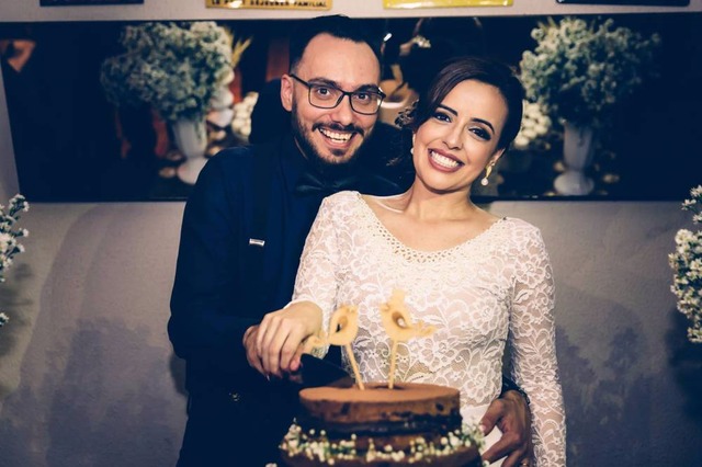 A publicitária Camilla Horizonte e o designer Wesley Horizonte em sua festa de casamento em São Paulo (Erika Pugliese/Divulgação)