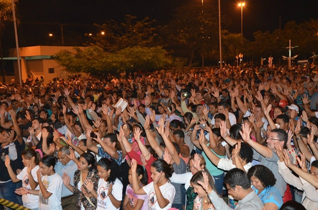 Culto do Centenário têm participação maciça da população na Praça Senador Ramez Tebet A população compareceu maciçamente na Praça. (Foto: Assessoria)