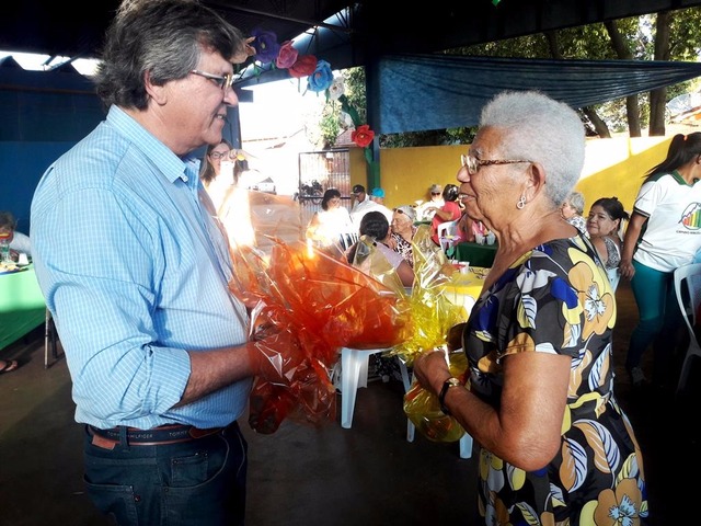 Festa leva descontração para os idosos de Brasilândia Cerca de 50 idosos participaram, na tarde da última quarta-feira (6), no Centro de Uso Múltiplo, da