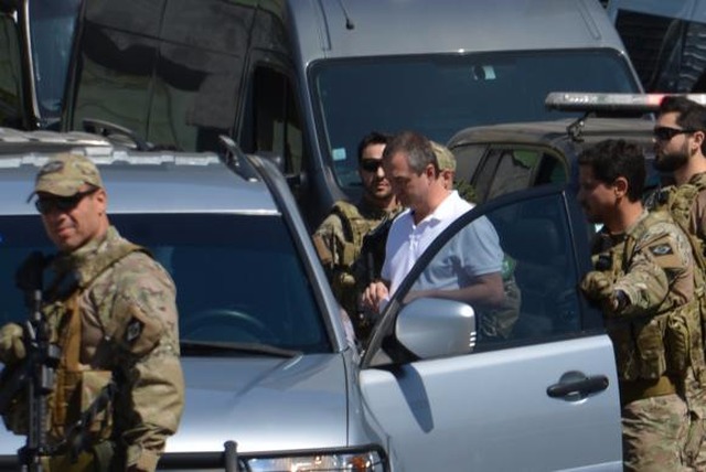 Joesley Batista e Ricardo Saud chegam a Brasília e vão ficar presos na PF Saída dos empresários Joesley Batista e Ricardo Saud da Superintendência da Polícia Federal em SP. (Foto:Rovena Rosa/Agência Brasil)