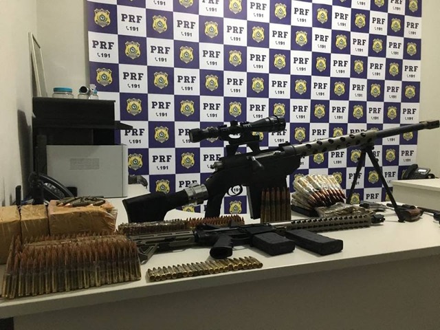 Arsenal apreendido é capaz de abater aeronaves.Foto: Divulgação PRF.