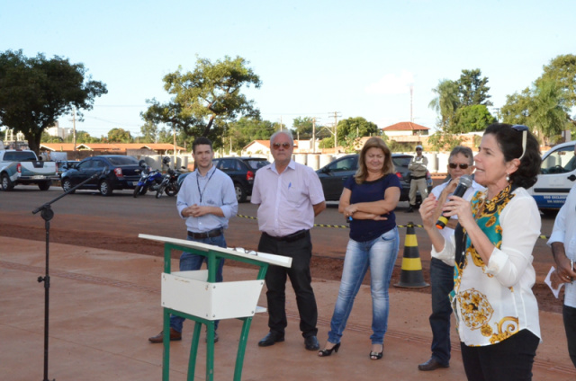 Marcia Moura inaugura pavimentação asfáltica de duas ruas A prefeita destacou a importância da obra para os moradores da região, assim como para os motoristas (foto: Divulgação)