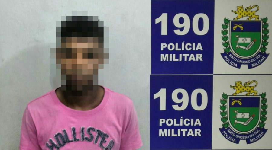 Diante o fato o mesmo foi detido e encaminhado à Delegacia de Polícia, para providencias necessárias.