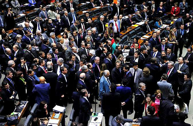 Plenário da Câmara retoma votação da reforma política nesta semana Nas primeiras votações, os deputados já resolveram manter o atual sistema proporcional de eleição de deputados e vereadores. (Foto: Câmara dos deputados)
