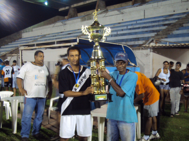 Ponte Preta vence Acajutel nos pênaltis e é campeão da “Taça Cidade” em TL A Taça de Campeão foi entregue por Lorival Januário o Dori
Foto: Elisangela Ramos