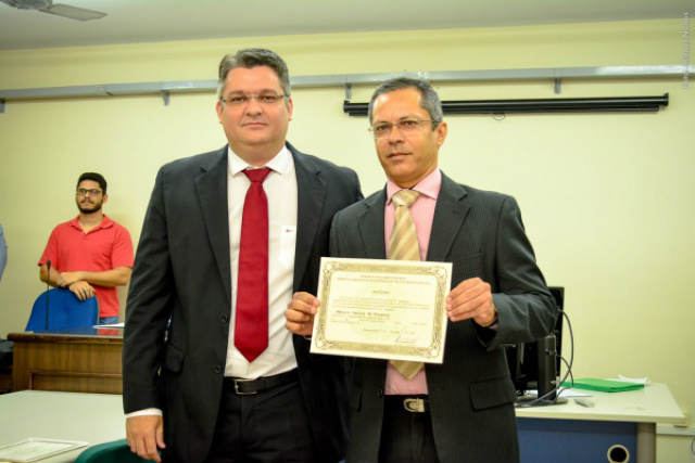 Juiz eleitoral Marcel Goulart Vieira e o vereador Márcio da Fonseca . (Foto: Assessoria)