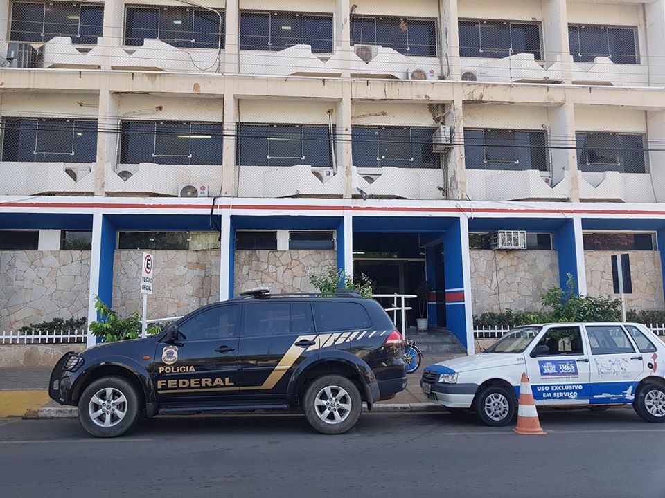 Em Três Lagoas, servidores da prefeitura e empresários desviaram mais de R$ 1,6 milhão do município Polícia Federal fez buscas na prefeitura e nas oficinas mecânicas investigadas. (Foto: Ricardo Ojeda/ Perfil News).