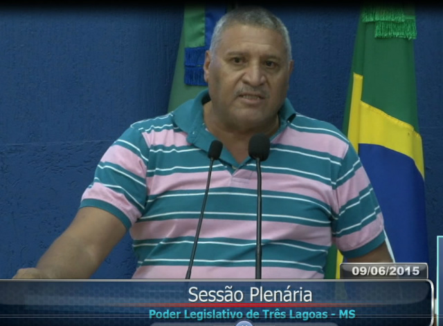 Diretor usa tribuna para falar de proposta de ensino profissionalizante A nova modalidade de ensino será um diferencial, na educação do estado, algo inédito numa escola do estado de Mato Grosso do Sul., afirmou o diretor. (Foto: Assessoria)