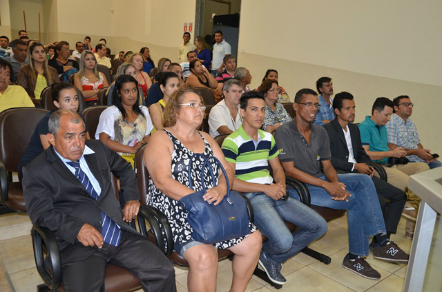 Um dos assuntos levados pelos comerciantes foi a doação de um tereno para a construção da sede própria. (Foto: Assessoria) 