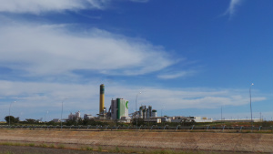Ao custo de R$ 9 bilhões, nova fábrica da Eldorado estará produzindo no início de 2019 Área que foi destinada para a construção do platô, ainda no inicio da terraplanagem. A foto foi registrada em julho de 2015 (Foto: Ricardo Ojeda)
