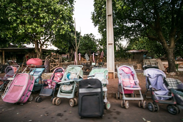 Objetos variam de geladeiras, fogões, pneus velhos até carrinhos de bebê. (Foto: Ygor Andrade/Perfil News)