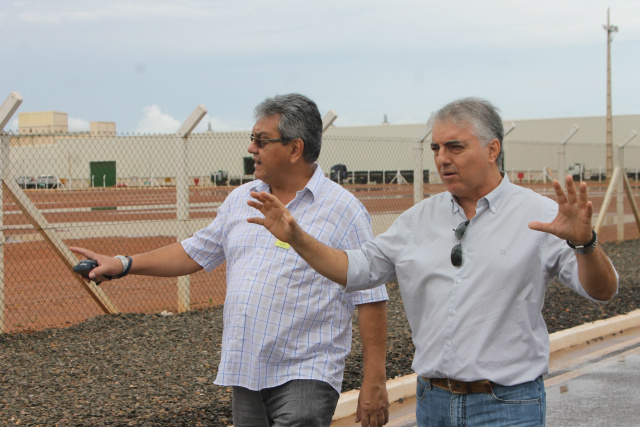 Ao custo de R$ 9 bilhões, nova fábrica da Eldorado estará produzindo no início de 2019 O gerente geral do Projeto Vanguarda 2.0, Antonio Di Pasquale acompanhou a reportagem do Perfil News mostrando todos os detalhes do empreendimento (Foto: Patrícia Miranda)