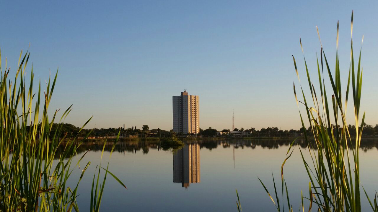 Céu claro e sem nuvens na manhã desta quinta-feira. (Foto: Ricardo Ojeda)