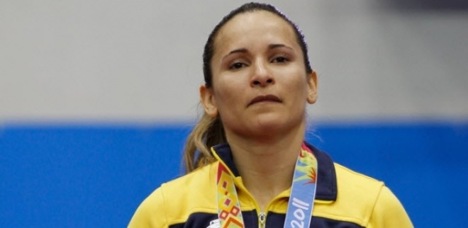Lucélia de Carvalho recebe medalha de ouro após seu quarto título pan-americano. Foto: UOL