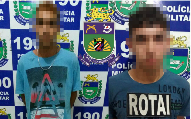 Dois jovens, de 14 e 19 anos, que foram presos pela Polícia Militar de Três Lagoas em menos de 24h por tráfico de drogas nesse final de semana (Foto: Assessoria)