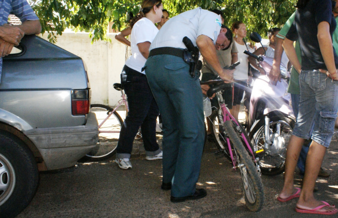 Aro da bicicleta entortado devido o impacto da batida
Foto: Guta Rufino