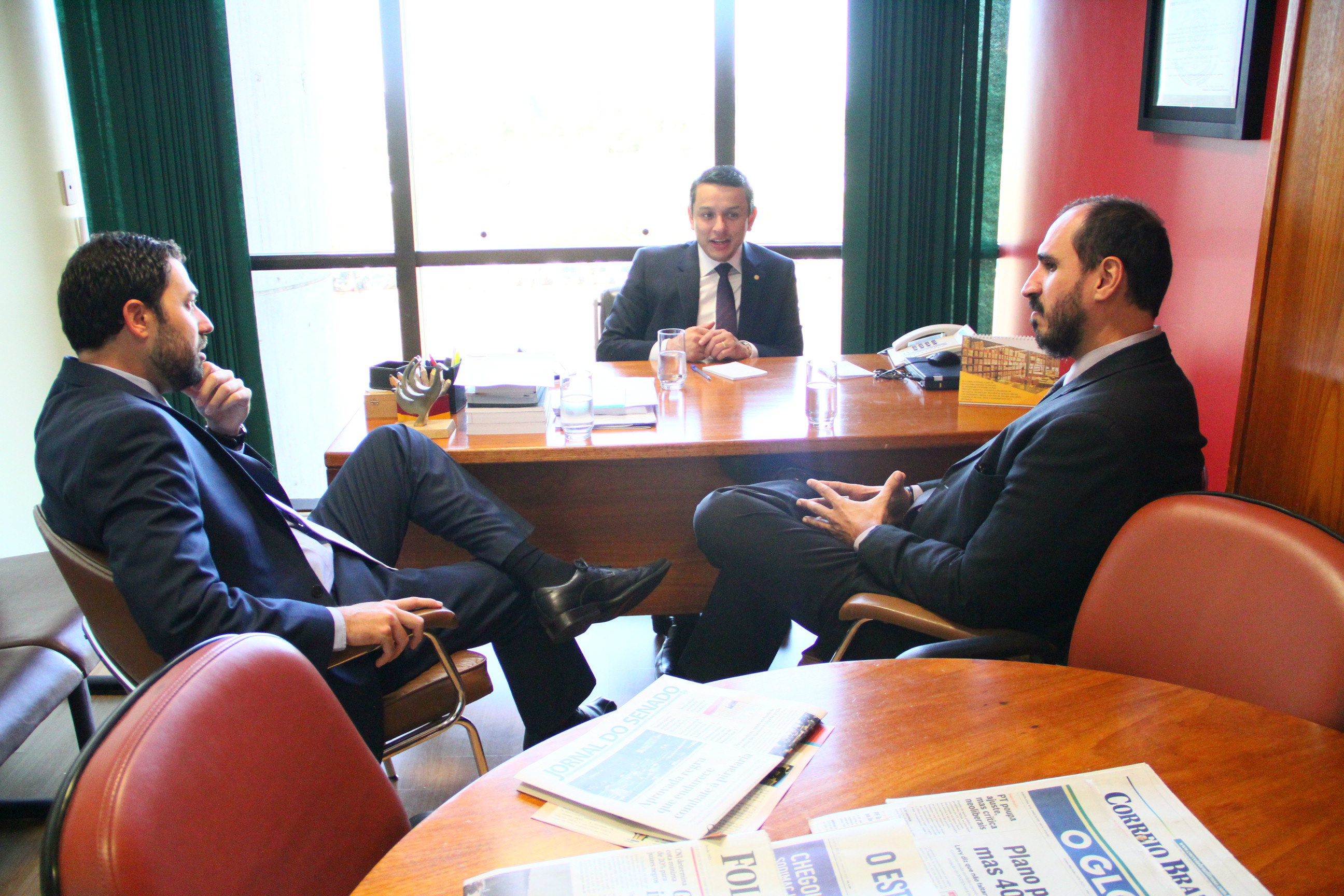  Delegados da Polícia Federal José Antônio Simões de Oliveira Franco, diretor da Associação Nacional dos Delegados de Polícia Federal em Mato Grosso do Sul (ADPF/MS), e Fabrício Martins Rocha, vice-diretor da ADPF/MS. (Foto: Assessoria)