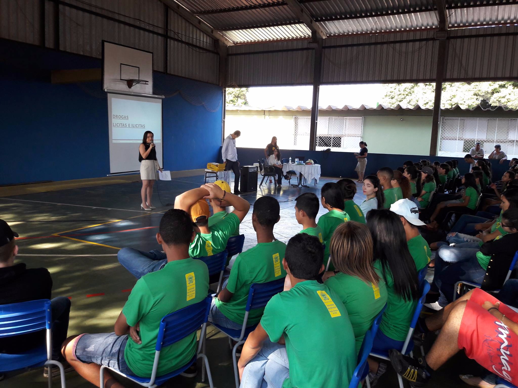 Brasilândia promove palestra para adolescentes sobre os perigos com o uso das drogas Uma das apresentações foi com a Dr. Karina Ribeiro dos Santos Veodatto, do Ministério Público Estadual (Foto/Assessoria)