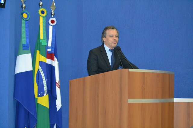 Vereador Beto Araújo na tribuna na noite da última terça-feira (09). (Foto: Assessoria)