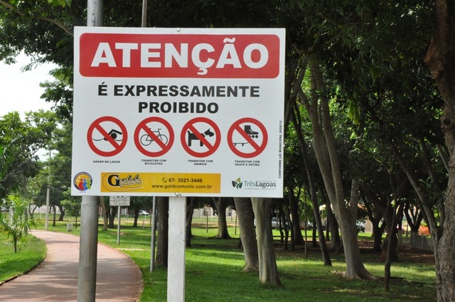 Em Três Lagoas, placas mostram o que é expressamente proibido fazer. Mas muita gente não respeita - e ninguém pune.