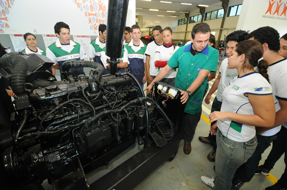 Alunos do curso de mecânica de manutenção.(Foto: Assessoria)