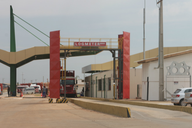 Fábrica de celulose da Eldorado Brasil já está 98% concluída ...antes da descarga no terminal da fábrica é feita uma medição através de moderno equipamento Logmeter 4000...