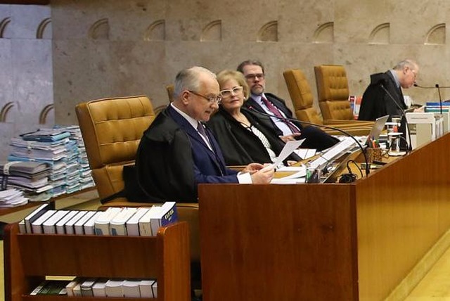 O relator ministro Edson Fachin durante sessão do STF para decidir sobre suspeição do procurador-geral da República para atuar nas investigações relacionadas ao presidente Michel Temer. (Foto: Valter Campanato/Agência Brasil)