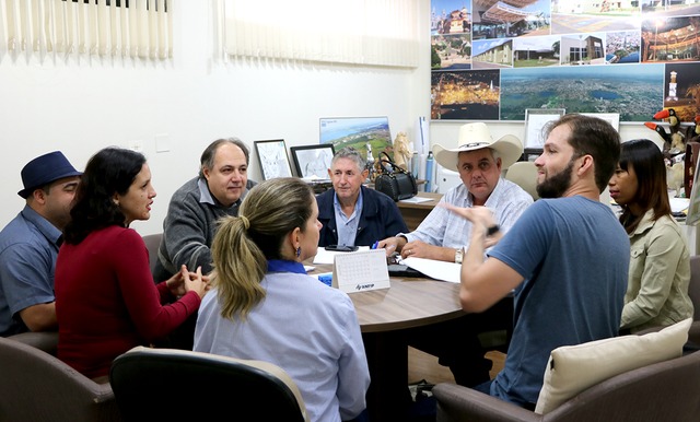 Prefeito de Três Lagoas encaminha Projeto de Lei à Câmara para garantir direitos dos deficientes auditivos Proposta do Executivo Municipal reconhece a LIBRAS como instrumento de comunicação e instrução (Foto/Assessoria)