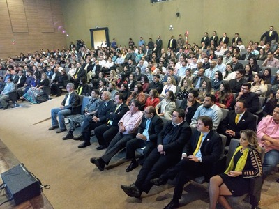 Plano de Desenvolvimento da Costa Leste é lançado por lideranças da região Auditório do Sesi ficou lotado na noite de quinta para discussão e apresentação de propostas do Programa LIDER do Sebrae. Foto: Divulgação.