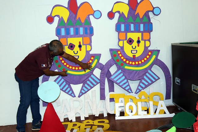 Decoração para o Carnaval é confeccionada pela Diretoria de Cultura Preparativos estão adiantados para a festa. Foto: Divulgação