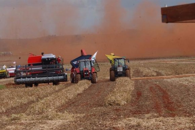 Produtores contratam R$ 25 bi em crédito rural de julho a agosto O valor representa cerca de 13% do total de recursos disponibilizados para o financiamento agropecuário. (Arquivo/Agência Brasil)